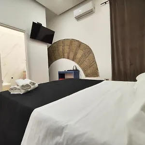 Maison Arena לינה וארוחת בוקר נאפולי